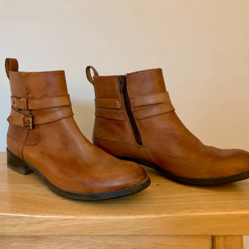 Clark's Brown Leather Ankle Boot - women's sz US 6.5